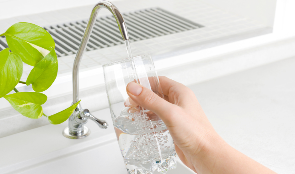 Filtrowanie wody w domu. Dlaczego warto filtrować wodę z kranu?